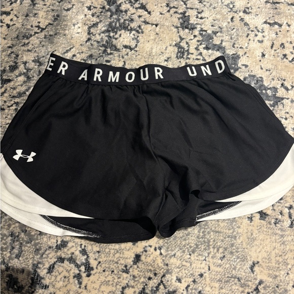 Black under armour shorts only worn once - Picture 3 of 4